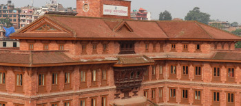 भक्तपुर नगरपालिकाद्वारा सडक पेटीमा राखिएका सामान जफत